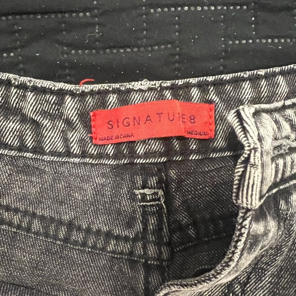 Signature8 | Black Denim Distressed Acid Washed Shorts Size Medium - Picture 2 of 3